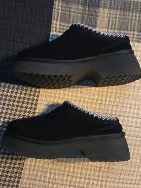 Black Slip-On Platform Clogs with Contrast Trim